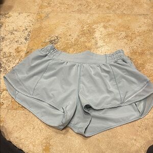 Women's Light green blue size 6 lululemon athletica hotty LR 2.5 in inseamShorts